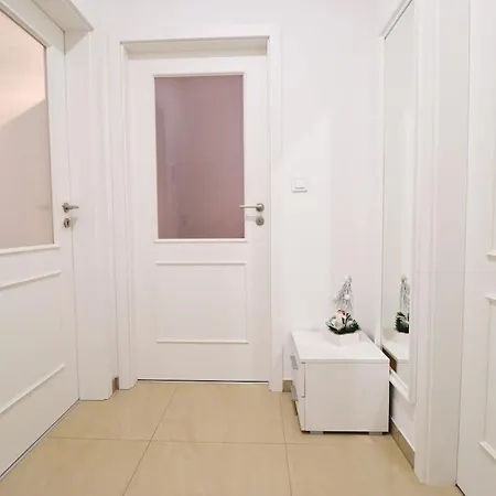 Stylish In The Center Of Apartment *
